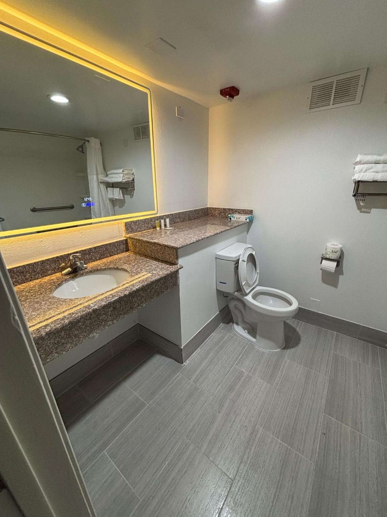 Days Hotel By Wyndham Williamsburg I-64 Экстерьер фото